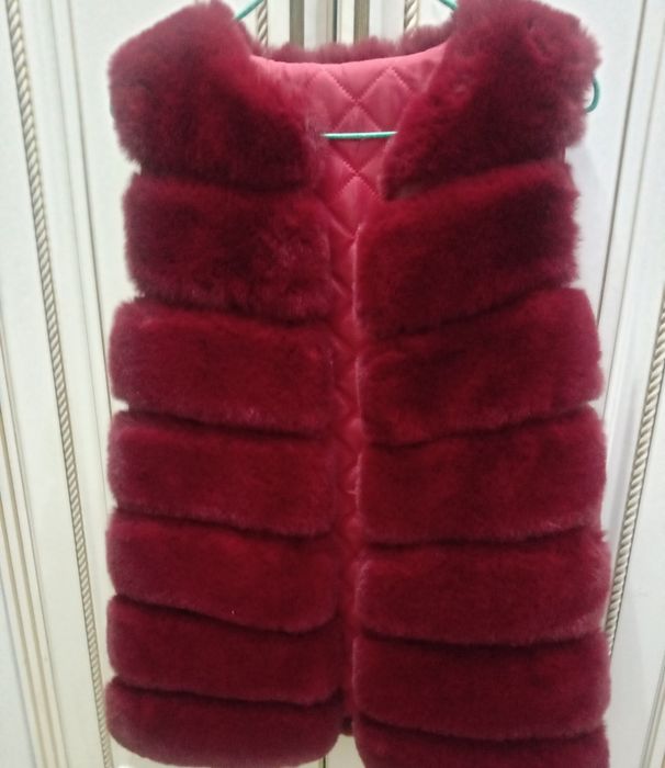 Продам меховую жилетку
