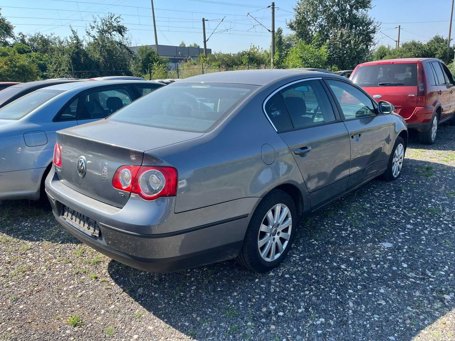 Dezmembrez VW Volkswagen B6  1,9 TDI cod BXE berlina gri inchis 2007