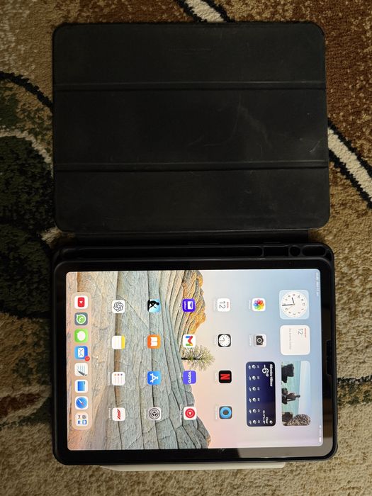 IPad Air 4 (2020) 256Gb  +Apple Pencil 2 +2 huse (Logitech Folio Touch