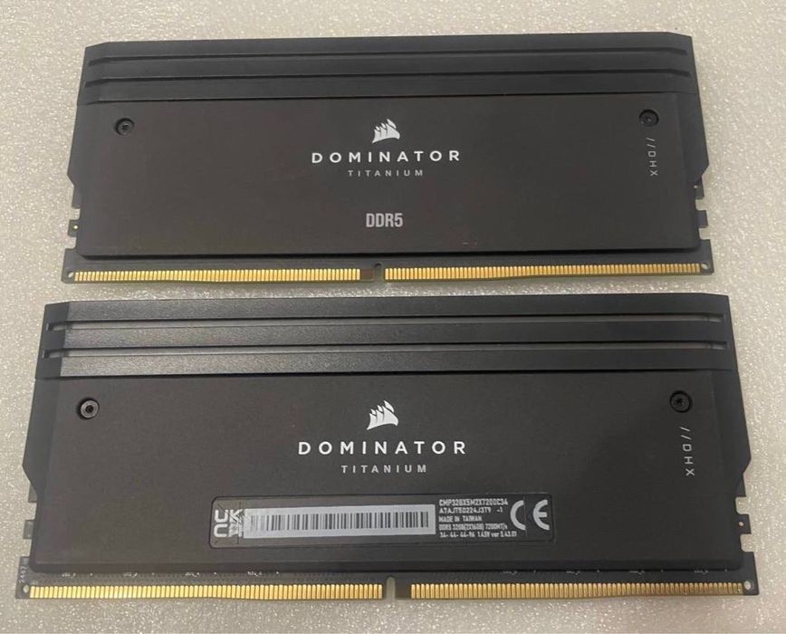 ОЗУ DDR5 CORSAIR Dominator Titanium  RGB 32 Gb 7200 MHz CL34