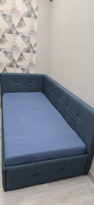 Срочно продам кровать с матрасом