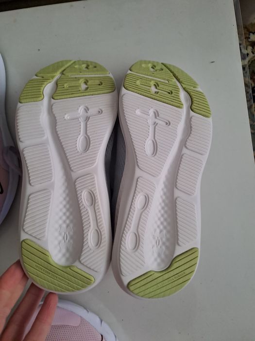 Спортни обувки Nike и Under armour