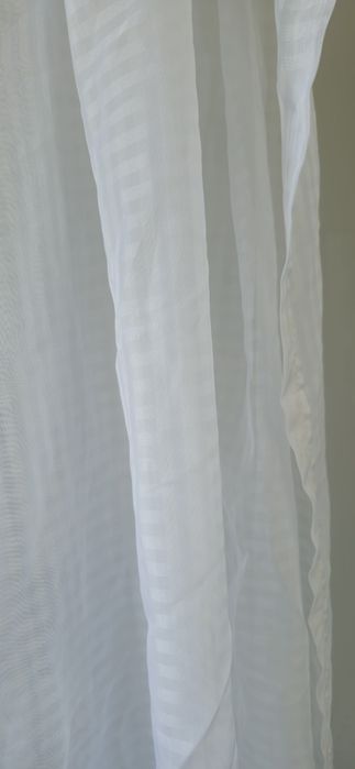 Бели прозрачни пердета с перделък