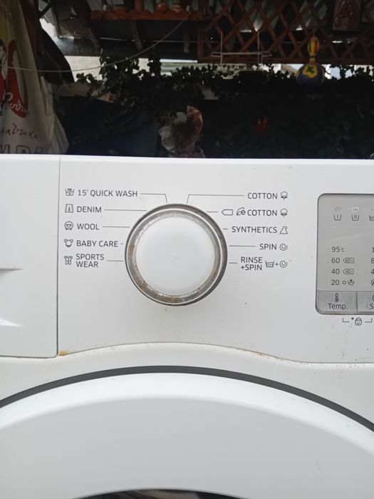 Пералня със счупен носач