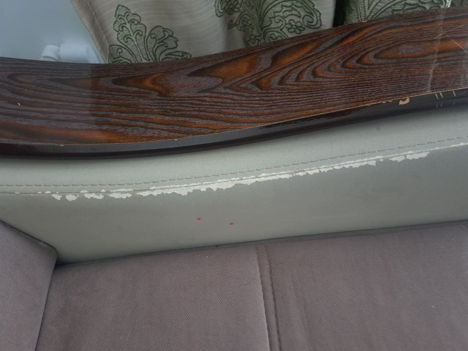 Хороший диван...