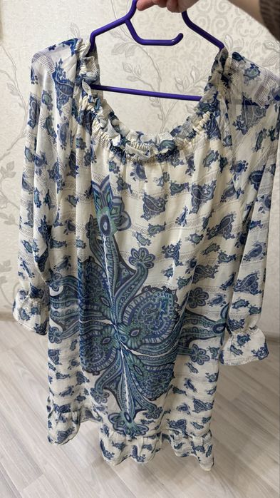 Платье с открытыми плечами Lanidor