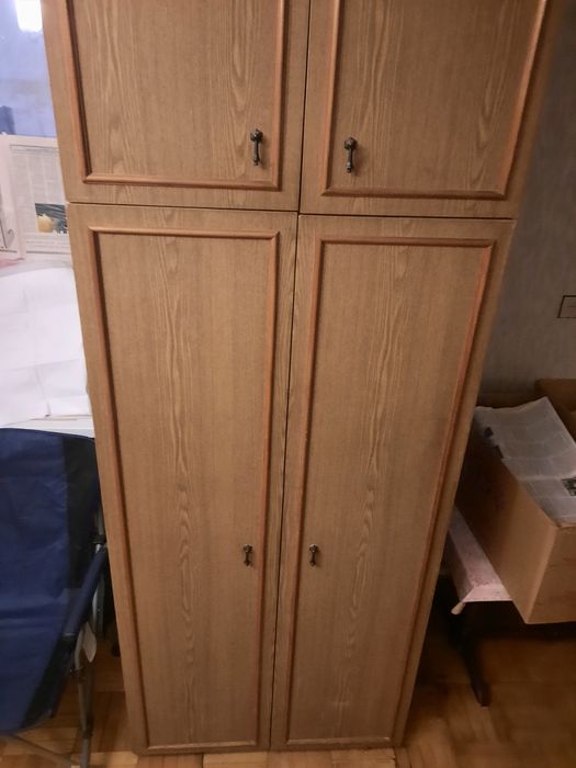 Продаю шкаф для прихожей.