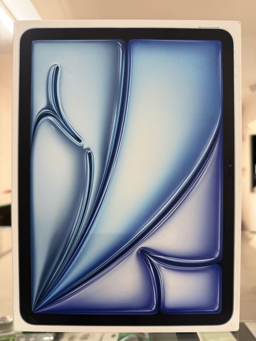 iPad Air 11-inch M3 Wi-fi  Pret 2650 lei buc