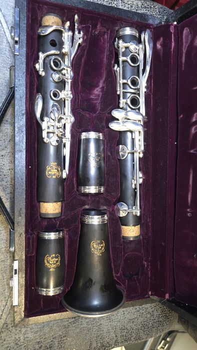 Vând clarinete diverse modele Yamaha și Buffet crampon