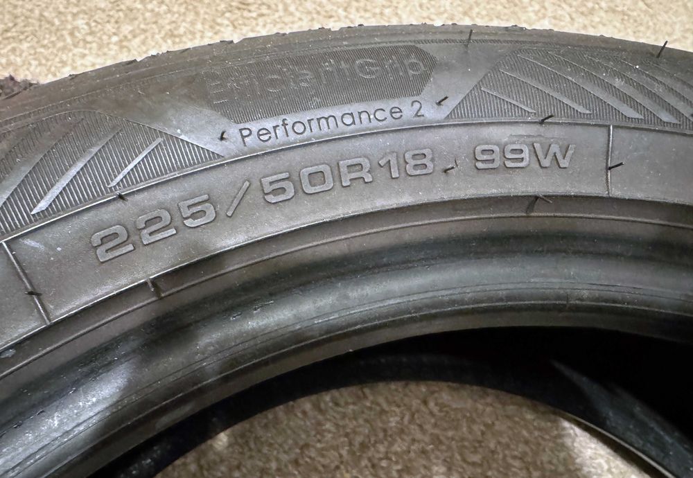 Vând cauciucuri vară Goodyear EfficientGrip Performance 2