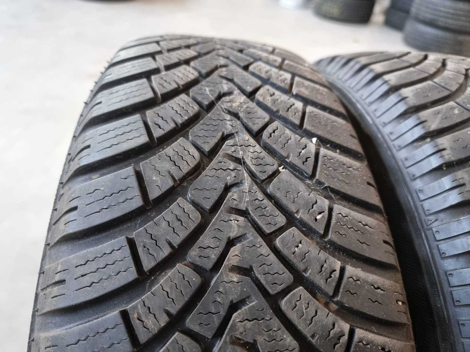 2 Anvelope de IARNA 215.65.17 'Falken' ; stare foarte Buna