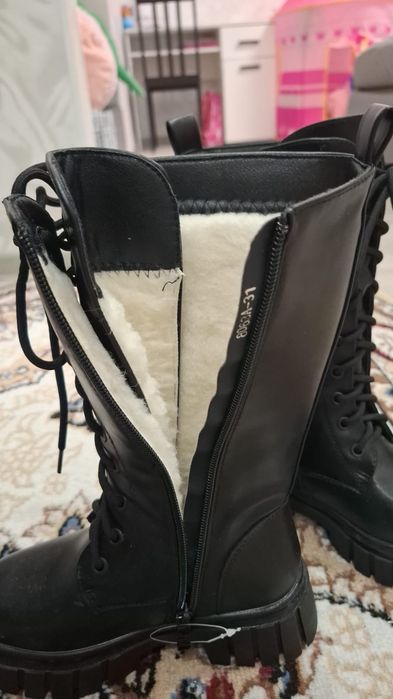 Продам зимние детские ботинки