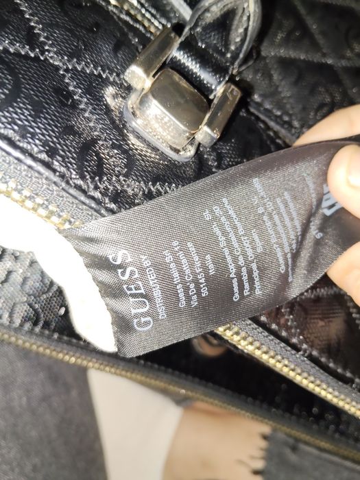 Оригинална чанта на Guess