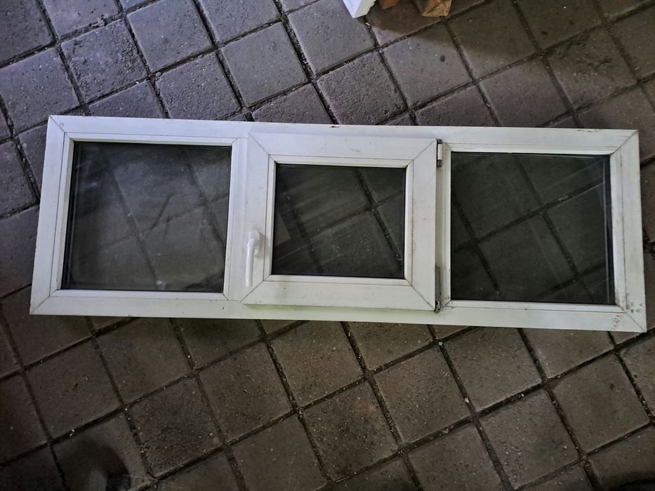 Vand un geam termopan 158x52.5 cm.