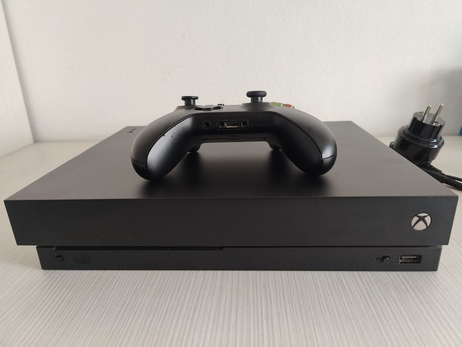 Xbox One X - 1 TB