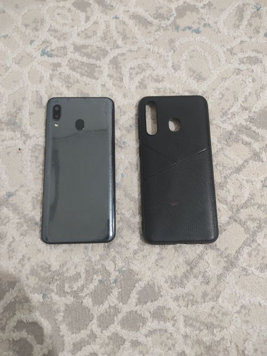 Samsung A20 satylady.