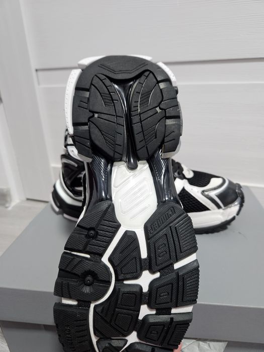 Balenciaga Runner Black And White