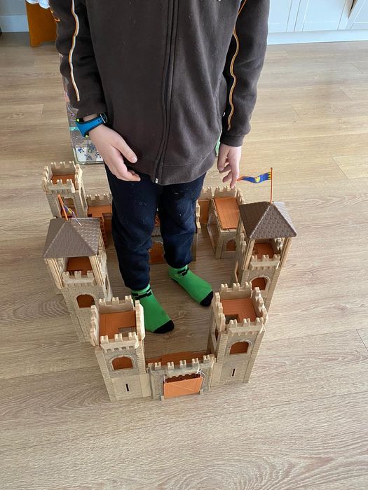 Joc de constructie gigant - Castelul cavalerilor