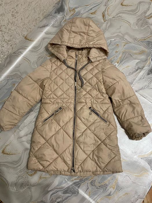Продам куртку на девочку.