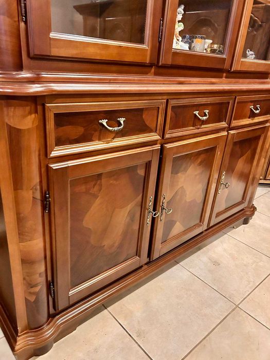 Класически витринен шкаф Холандия