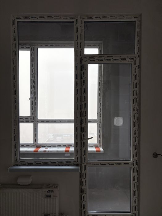 Пластик дверь+окно от балкона