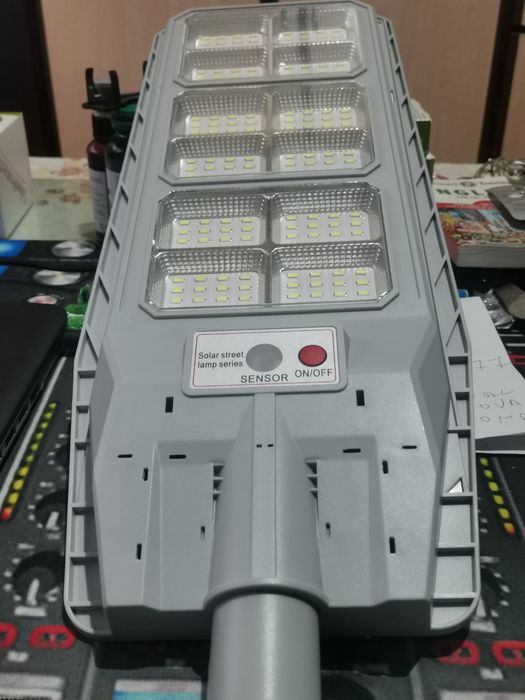 Lampa solara pe leduri