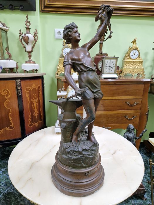 Прекрасна антикварна френска фигура статуетка