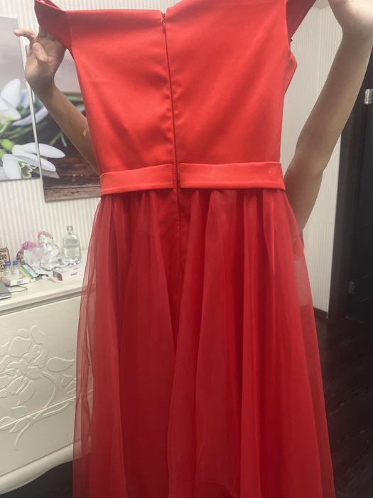 Красивое платье красное