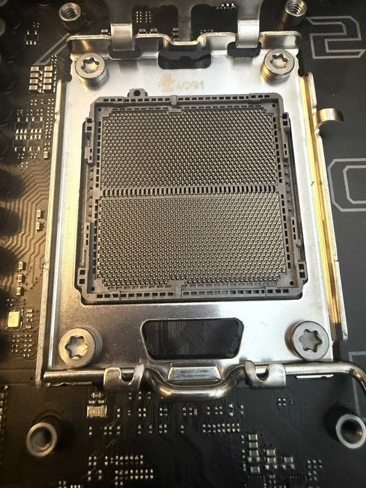 Asus ROG Strix B650E-E Gaming WIFI и Ryzen 7 7700X