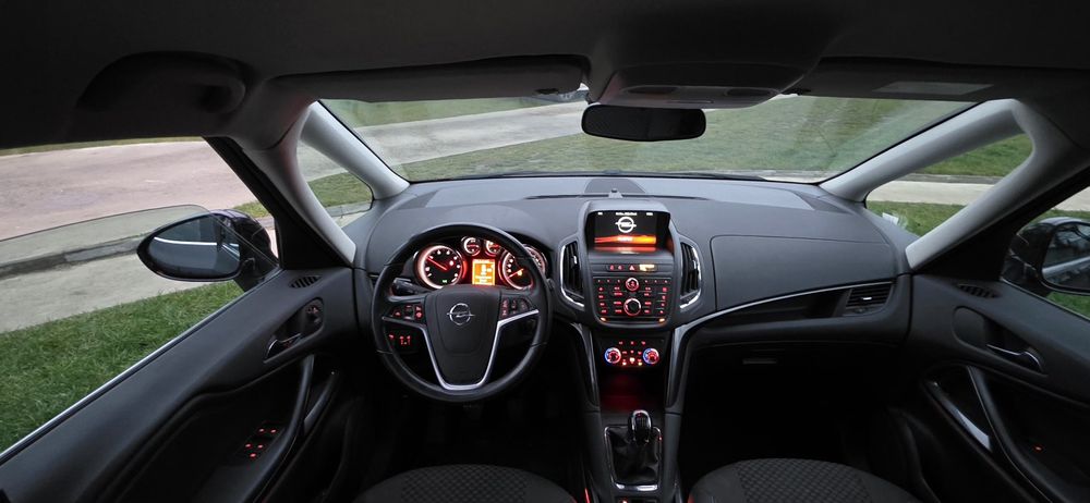 Opel Zafira 7 locuri an 2016