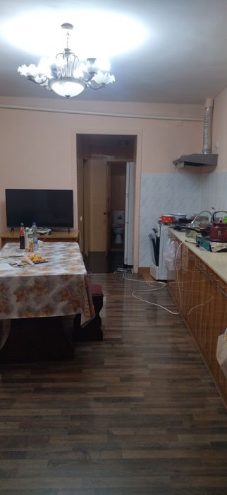 Ахунбабаева 10-соток срочно продаётся дом.