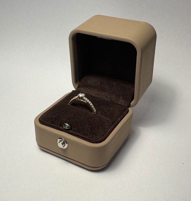 Inel TEILOR aur 18K cu diamante 0,39 ct, nou, certificat