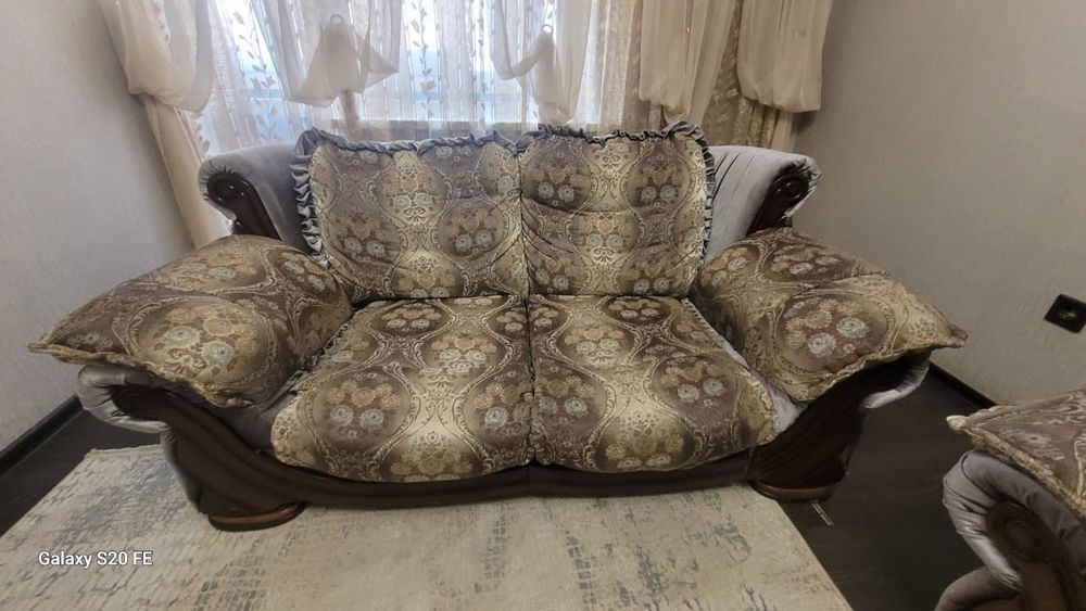 Продам Дивани б/у