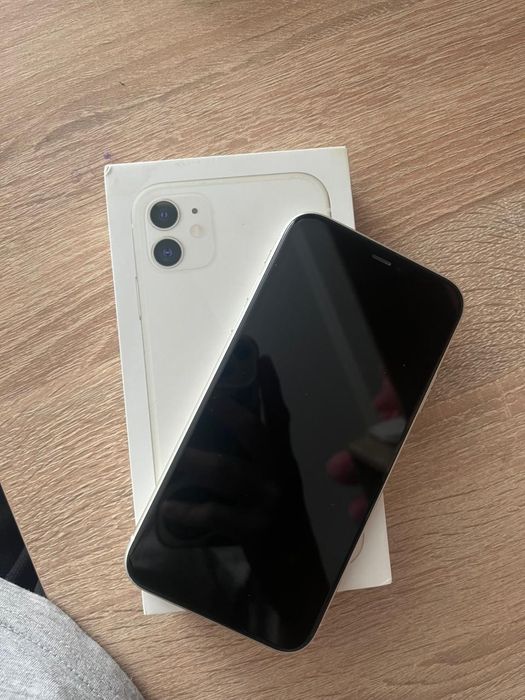 Айфон 11 в хорошем состояни