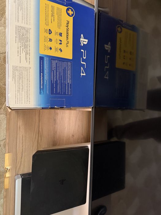 Playstation 4 slim