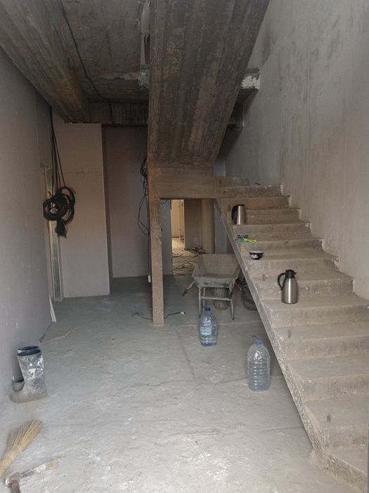 Еппадром олим полвон чойхонанани оркасида уй сотилади