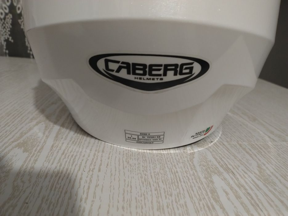 Продавам чисто нова каска модел:  DUKE X WHITE METAL TG: L