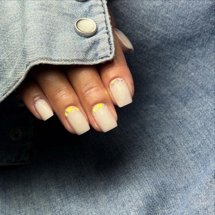 Unghii cu gel/semi cu apex/pedichiura estetica, zona Grand Arena