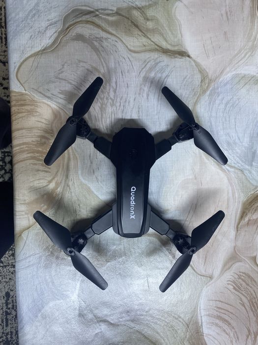 Drona model QuadronX