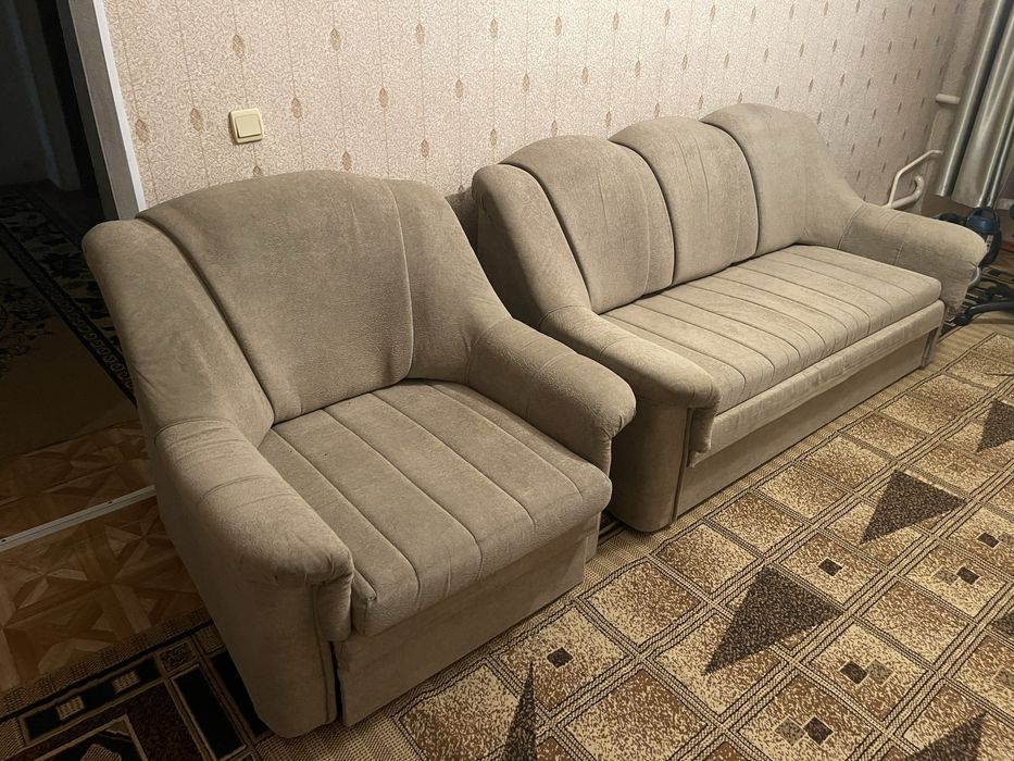 Диван с двумя креслами