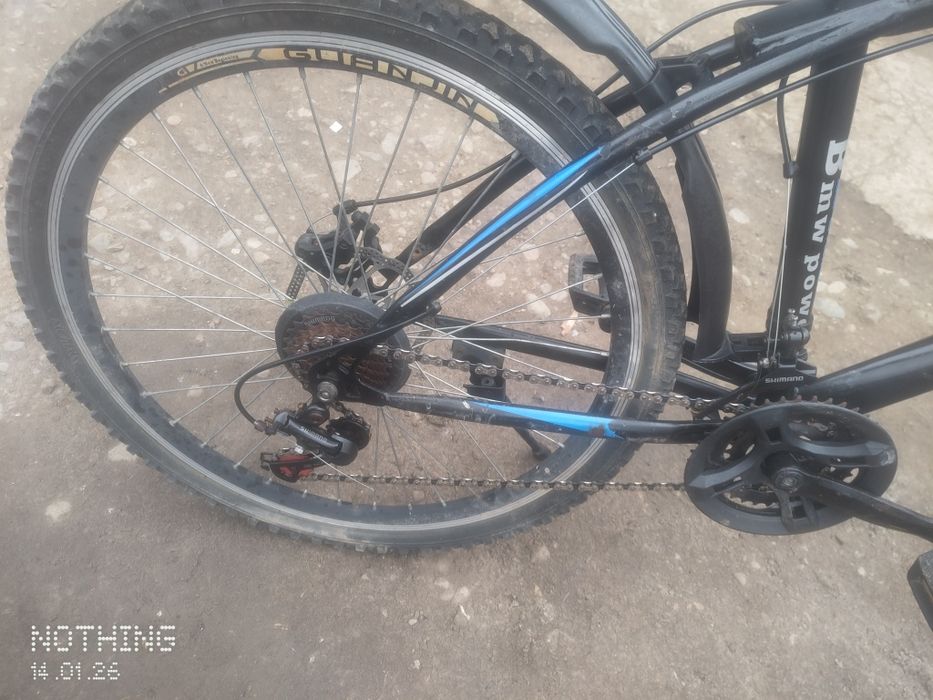 велик БМВ на полном ходу