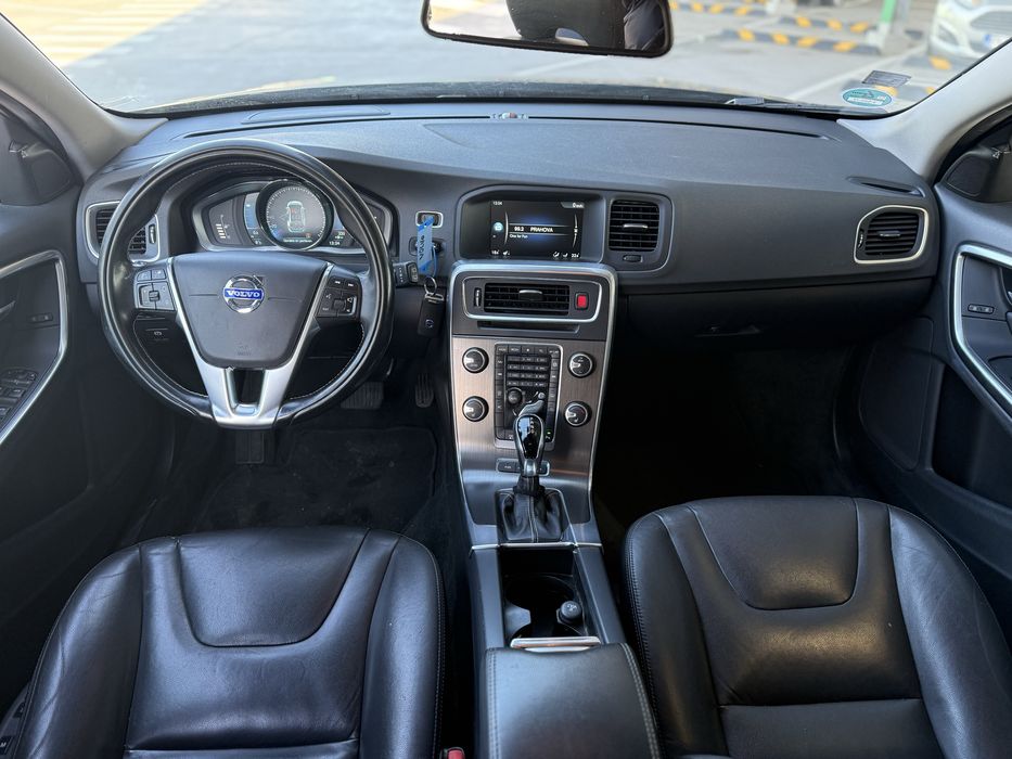 Volvo V60 Plug-in HYBRID/2.4AWD/12.2013/Navi/PIELE/GARANTIE/RATE