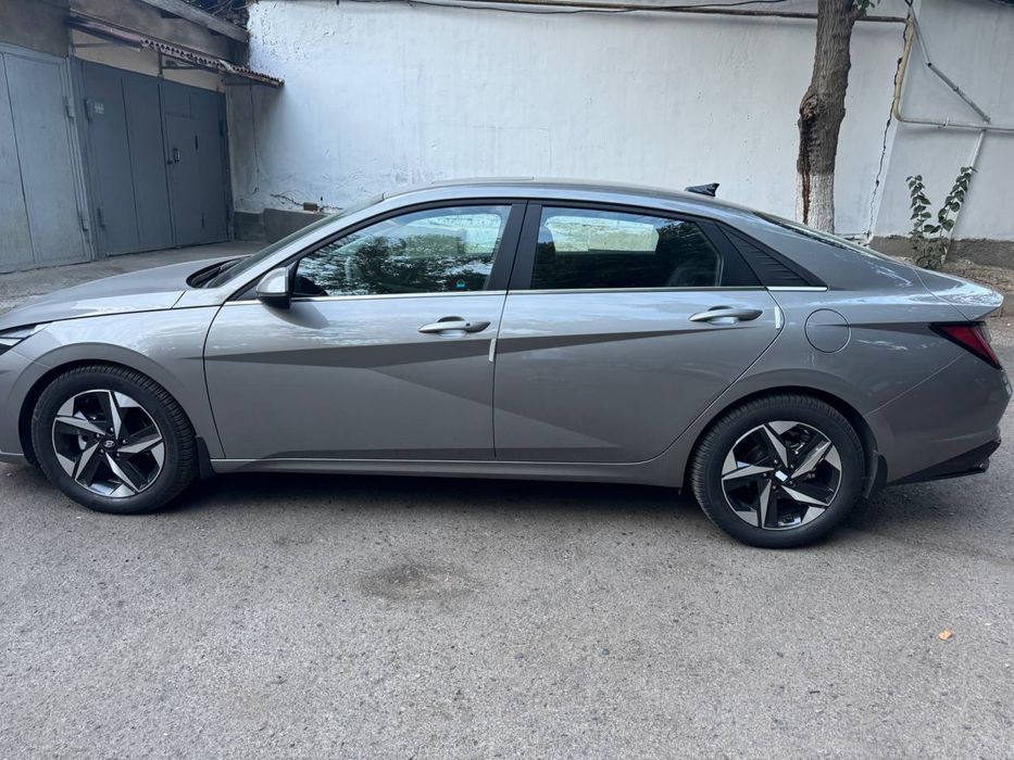 Хундай элантра 21 год почти как новый стоял в гараже в сязи переездом