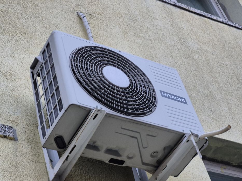 Климатик Hitachi 12