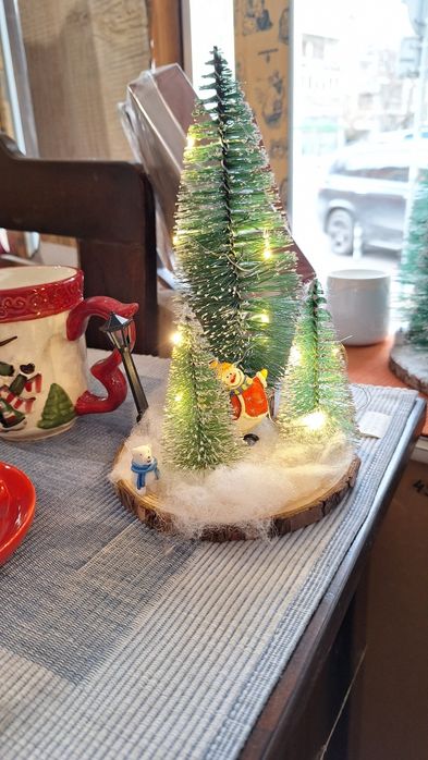 Нови ръчно изработени елхи и декорацийй