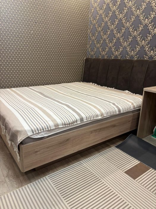 Продам 2х спальную кровать