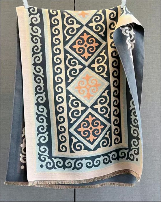 Шарф с орнаментам