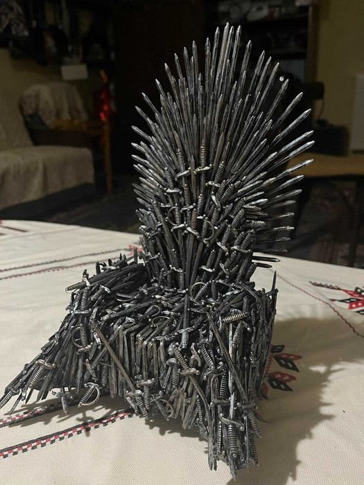 Миниатюра Iron Throne от “Игра на тронове” (Game of Thrones)