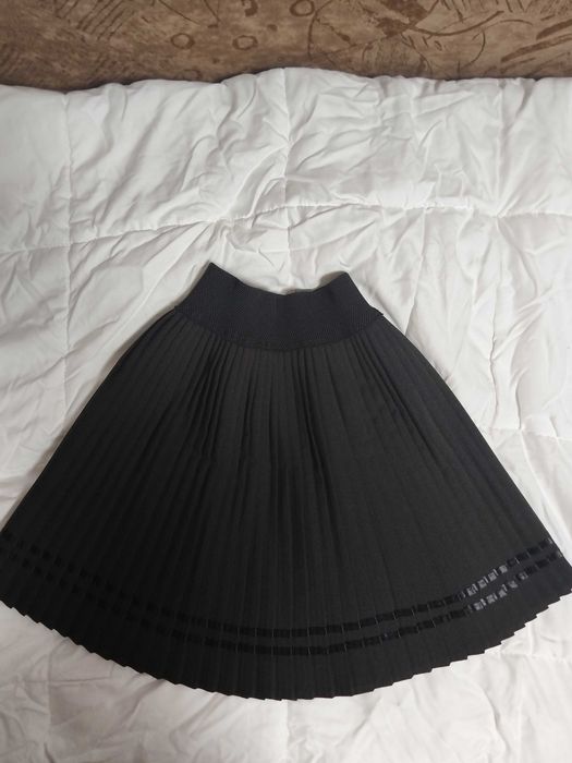 Продам юбки школьные на девочку.