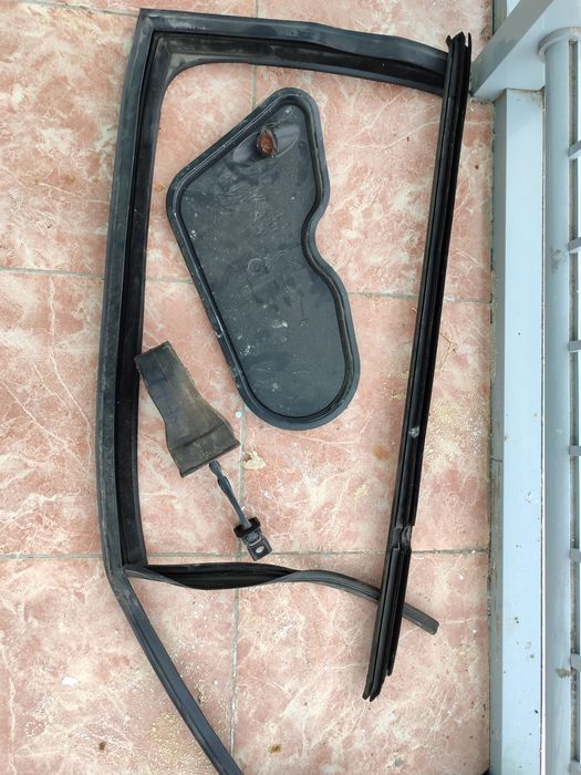 Уплотнитель окна двери